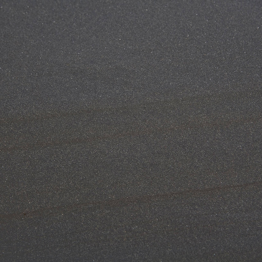 Detailaufnahme einer geschliffenen Oberfläche von der Bergischen Grauwacke. BGS GmbH
