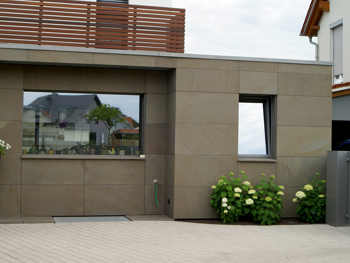Fassadenplatten aus Bergischer Grauwacke - BGS GmbH